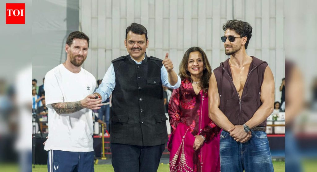 लिओनेल मेस्सी GOAT इंडिया टूर चुकला! सीएम देवेंद्र फडणवीस, अजय देवगण आणि टायगर श्रॉफ यांना गर्दीने उधळले – पहा