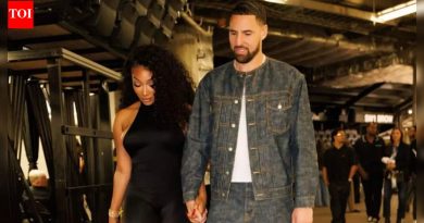 मेगन थी स्टॅलियन अनपेक्षित आणि रोमँटिक क्षणात क्ले थॉम्पसनची फॅशन मार्गदर्शक बनली