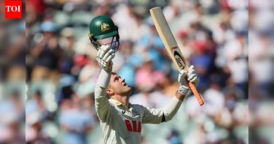 ॲलेक्स कॅरीने ॲशेसचा इतिहास रचला, ॲडलेडमध्ये ऑस्ट्रेलियाने मजबूत नियंत्रण केल्यामुळे एलिट क्लबमध्ये सामील झाला