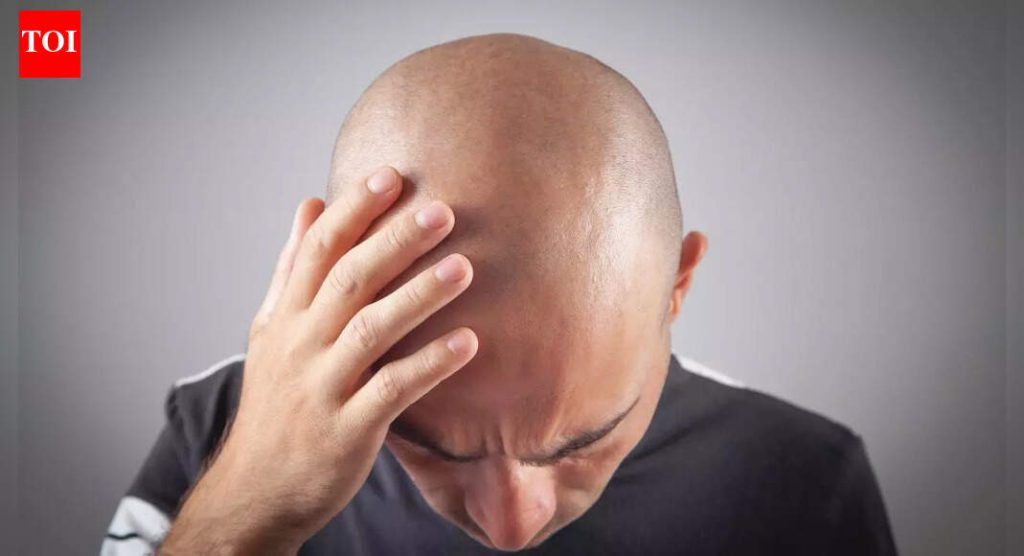 केस गळणे: 5 गोष्टी तुम्ही दररोज करता ज्यामुळे तुमचे केस लवकर गळतात |