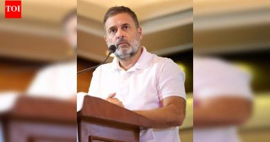 सात्यकी सावरकर यांच्या याचिकेवर न्यायालयाने रागाविरुद्धच्या मानहानीच्या खटल्यात पुरावा म्हणून दोन पेनड्राइव्ह सादर करण्याची परवानगी दिली.