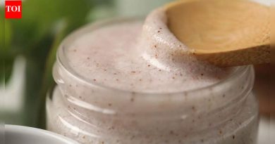 हिवाळ्यासाठी हायड्रेटिंग बॉडी स्क्रब कसा बनवायचा जो कोरडी त्वचा आणि फ्लॅकी स्किनला शांत करतो |