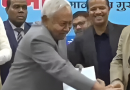हिजाब पंक्ती: ज्या डॉक्टरचा नकाब नितीश कुमार यांनी ओढला होता तो ड्युटीवर रुजू झाला नाही; अधिकारी संपर्क नसल्याचे सांगतात हिजाब पंक्ती: ज्या डॉक्टरचा नकाब नितीश कुमार यांनी ओढला होता तो ड्युटीवर रुजू झाला नाही; अधिकारी संपर्क नसल्याचे सांगतात