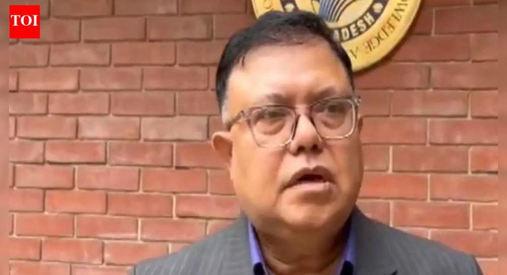 ‘खरोखर वाईट उदाहरण ठेवले आहे’: बांगलादेशी लेखक उस्मान हादीच्या मृत्यूनंतर हिंसाचाराची निंदा; मतदानापूर्वी सुरक्षेतील त्रुटी