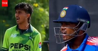 IND vs PAK फायनलमधील गरमागरम दृश्ये! आयुष म्हात्रेचा पाकिस्तानी गोलंदाजाचा सामना – पहा