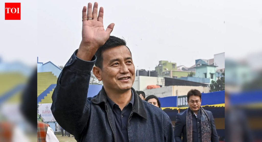 लिओनेल मेस्सीच्या कोलकाता कार्यक्रमातील अनागोंदी कारभारावर भारतीय फुटबॉलपटू बायचुंग भुतिया यांनी जोरदार टीका केली: ‘खेळांना प्राधान्य मिळाले पाहिजे’