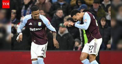 प्रीमियर लीग: ॲस्टन व्हिलाने मँचेस्टर युनायटेडला हरवून विजेतेपदाचा धक्का दिला फुटबॉल बातम्या