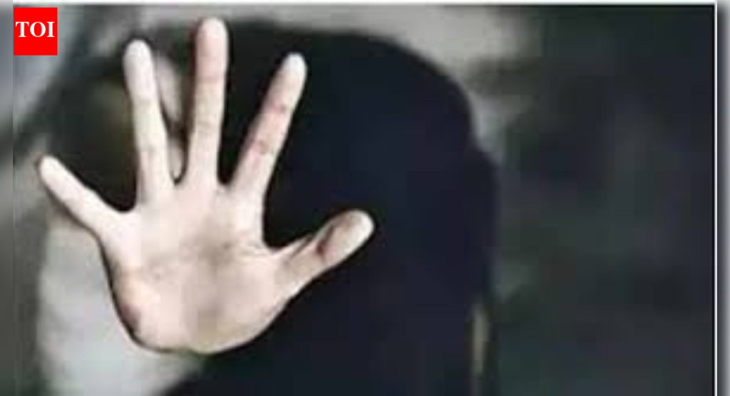 विनयभंग केल्याप्रकरणी महिलेवर गरम तेल ओतले