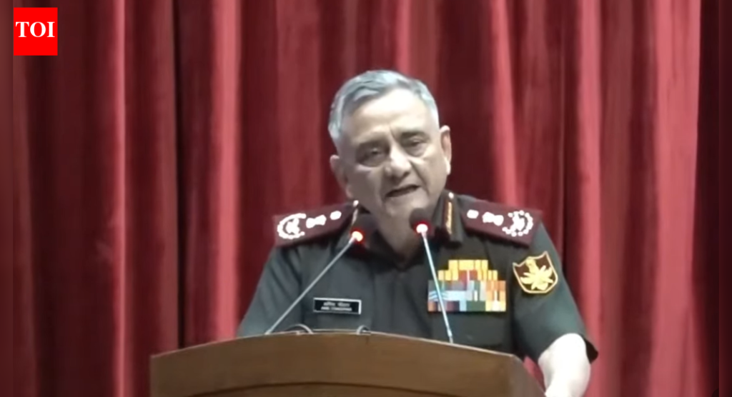 ‘आम्ही उच्च-तीव्रतेच्या संघर्षांशी लढण्यासाठी तयार असले पाहिजे’: सीडीएस विकसित धोक्यांचा इशारा; दहशत, जमिनीच्या वादाचा हवाला देते