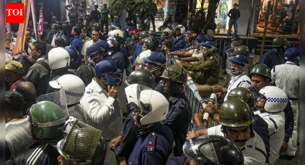 बांगलादेशातील अशांतता : भारताने उच्चायुक्तांना बोलावले; हिंदू हत्याकांडावर निदर्शने सुरू आहेत – सर्वोच्च घडामोडी