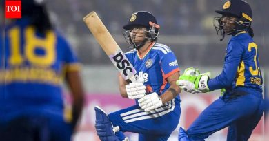 दुसरी T20I: शफाली वर्माच्या धडाक्याने भारतीय महिलांनी श्रीलंकेवर सात गडी राखून विजय मिळवला