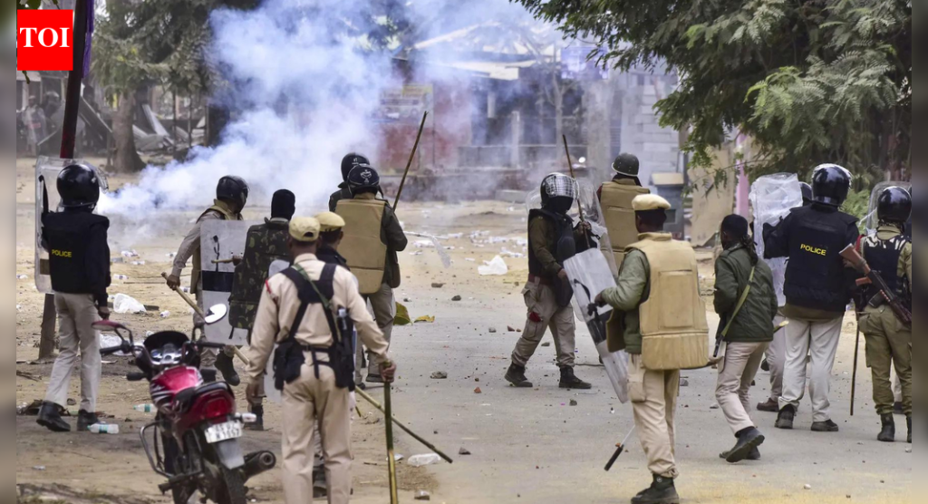 आसाम: हिंसाचारग्रस्त कार्बी आंगलाँगमध्ये लष्कर तैनात; सीएम हिमंता सरमा यांनी गुवाहाटी हायकोर्टाने बेदखल करण्यावरील स्थगितीचा हवाला दिला