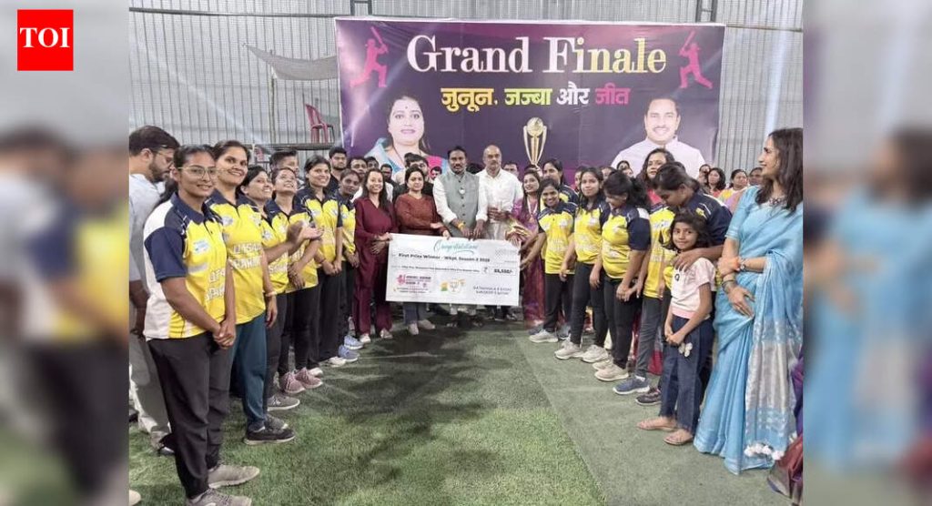 पैठणी साड्या, जमिनीचे प्लॉट, हाय-एंड SUV पासून ते अगदी 5 दिवसांच्या थायलंडच्या सुट्टीच्या सहलीपर्यंत, पुणे नागरी निवडणुकीच्या मैदानावर हा एक फ्रीबी फेस्ट आहे