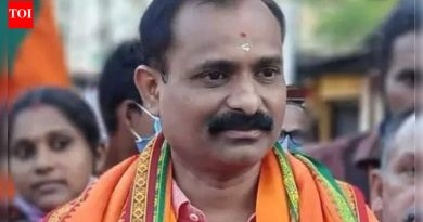 भाजपचे व्हीव्ही राजेश 51 मतांनी तिरुअनंतपुरमचे महापौर म्हणून निवडून आले, केरळमधील पक्षाचा हा पहिला कॉर्पोरेशन विजय