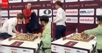 पहा: जागतिक ब्लिट्झ चॅम्पियनशिपमध्ये भारताच्या अर्जुन एरिगाईसीकडून पराभव झाल्यानंतर मॅग्नस कार्लसनने पुन्हा टेबल स्लॅम केले | बुद्धिबळ बातम्या