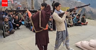 स्वयंचलित रायफल हाताळणे, स्व-संरक्षण: लष्कर जम्मू आणि काश्मीरमधील ग्राम संरक्षण रक्षकांना प्रशिक्षण देते – पहा