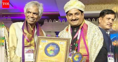 पुण्याचे आयुर्वेदाचार्य डॉ हरीश पाटणकर यांना आंतरराष्ट्रीय आयुर्वेद रत्न पुरस्काराने सन्मानित