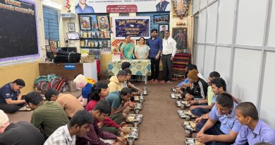 पुण्यस्मरणातून समाजसेवेचा आदर्श — अंध मुलांना ब्लँकेट व भोजनदान