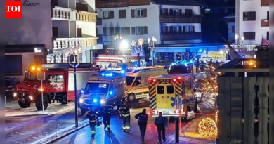 ‘सीलिंग ऑन फायर’: घाबरलेल्या पार्टीत आलेल्यांनी खिडक्या फोडल्या; साक्षीदारांनी स्विस बारच्या भयपटाची नोंद केली