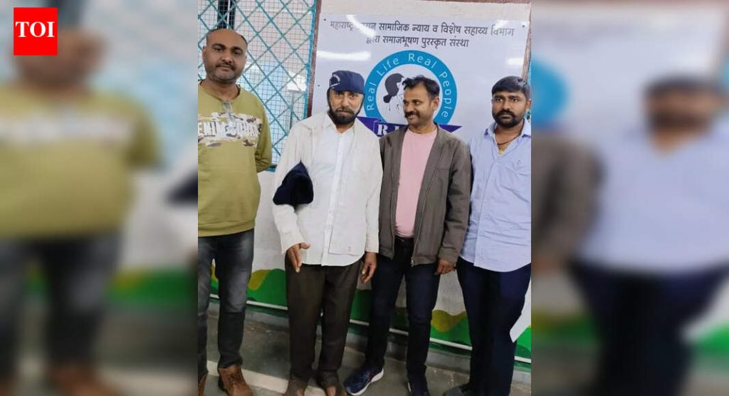 मोहम्मद हुसेन यांनी 700 हून अधिक बेपत्ता किंवा सोडलेल्या कुटुंबांना एकत्र आणण्यास मदत केली आहे | पुणे बातम्या