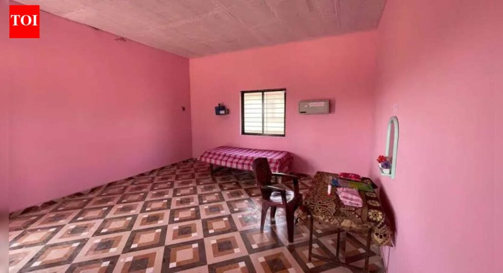 गुलाबी खोल्या शाळेतील किशोरवयीन मुलींसाठी सर्व फरक करतात | पुणे बातम्या