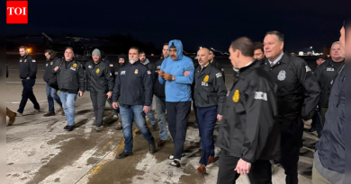 हँडकफमध्ये विमानातून बाहेर काढले: पहिल्या व्हिडिओमध्ये निकोलस मादुरो यूएस कोठडीत आहे; DEA कार्यालयात एजंटना ‘नवीन वर्षाच्या शुभेच्छा’