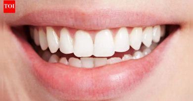 एखाद्याचे हसणे खोटे आहे आणि अस्सल नाही हे कसे सांगावे |