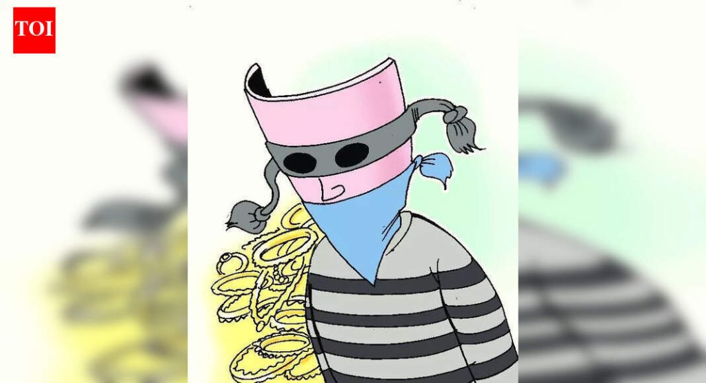 52 लाख रुपयांच्या सोन्याच्या दागिन्यांची पाच दुकाने लुटली