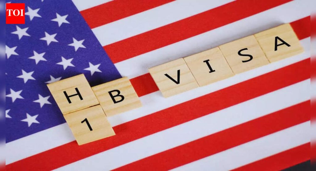 H-1B व्हिसा: USCIS ने व्हिसा शुल्कात सुधारणा केल्यामुळे 1 मार्चपासून फी वाढ पाहण्यासाठी H-1B प्रीमियम प्रक्रिया; अद्यतनित शुल्क तपासा |