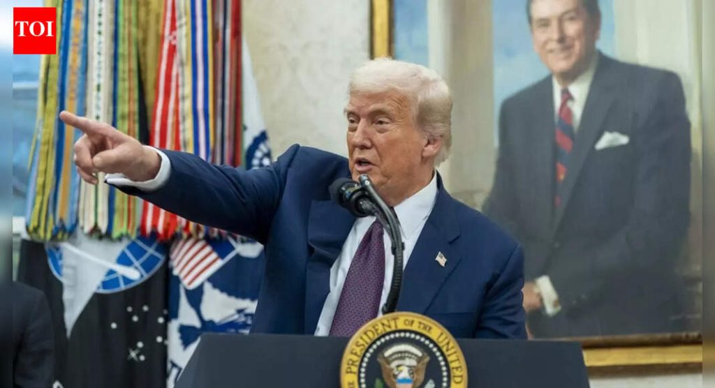 ट्रम्प यांनी राष्ट्राच्या तेल क्षेत्रातील गुंतवणुकीसाठी कार्यकारी आदेशावर स्वाक्षरी केल्याने यूएस व्हेनेझुएलाच्या तेलाच्या महसुलाचे संरक्षण करते