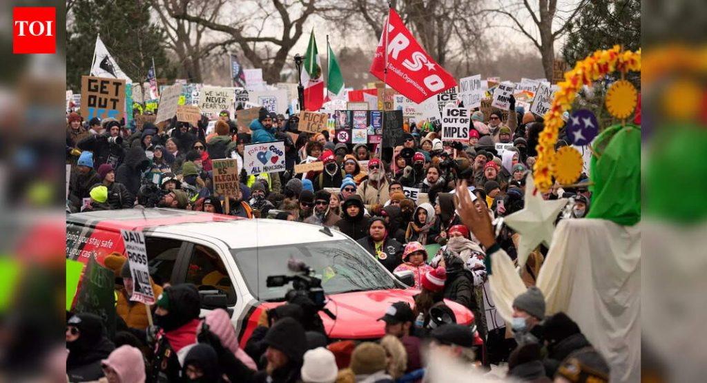 ‘आयसीई आउट फॉर गुड’: रेनी निकोल गुडच्या जीवघेण्या शूटिंगनंतर संपूर्ण यूएसमध्ये निदर्शने सुरू झाली – मुख्य तपशील