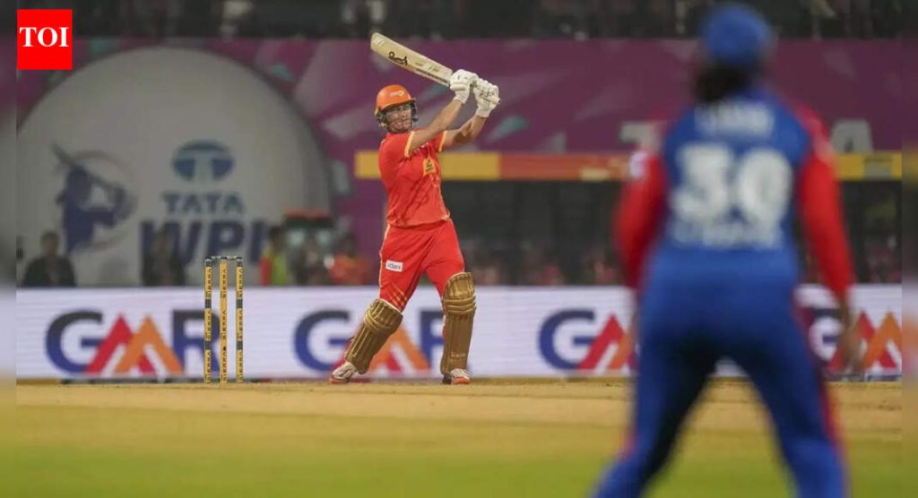 4,4,6,6,6,6: डीवाय पाटील यांच्यावर देवीन हस्तक्षेप; सोफी नरसंहाराने WPL वर प्रकाश टाकला – पहा