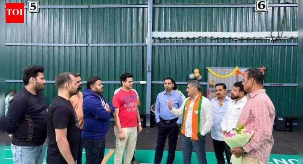 फिरता फिरता प्रोटीन बार, सॅलड्स, हेल्थ ड्रिंक्स पुण्यातील उमेदवारांना उत्साही ठेवतात