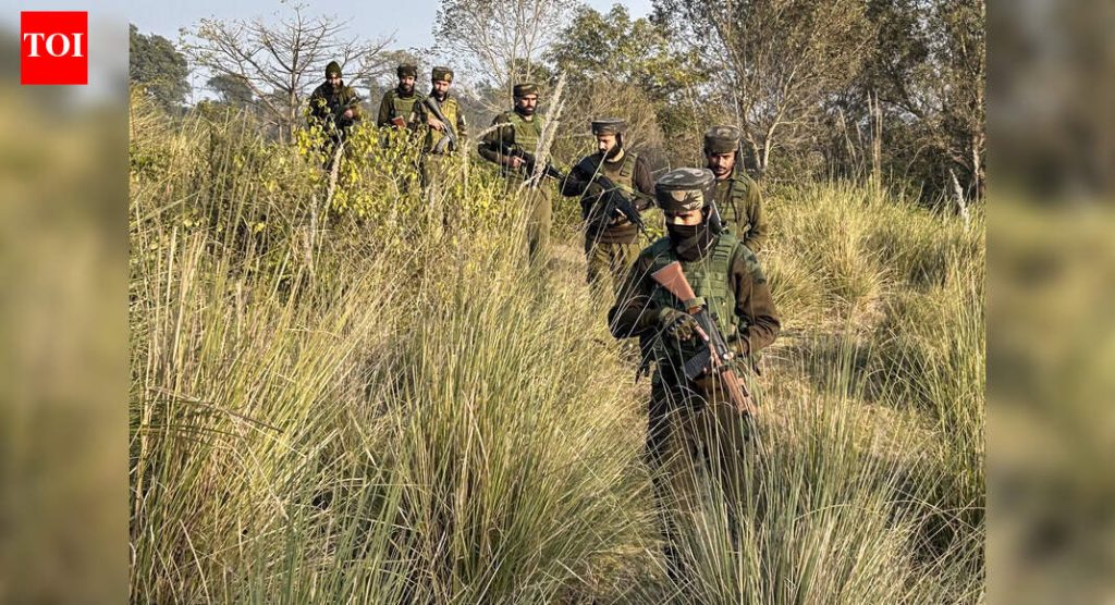 मोठी कारवाई: ‘दहशतवादी संबंधां’ प्रकरणी जम्मू-काश्मीरच्या पाच सरकारी कर्मचाऱ्यांना बडतर्फ; एक लश्कर कमांडरच्या ‘नियमित संपर्कात’ होता