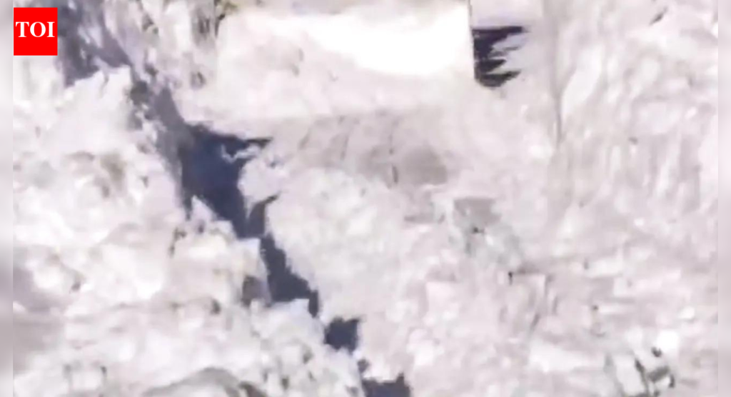 झंस्कर नदी गोठण्यास सुरुवात झाल्याने लडाखने चद्दर ट्रेक स्थगित केला | भारत बातम्या