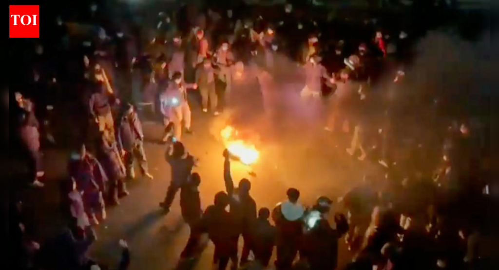 इराणमधील अशांतता: MEA ने भारतीयांना बाहेर काढण्याची तयारी केली; तेहरान ते दिल्लीचे पहिले विमान उद्या, सूत्रांनी सांगितले