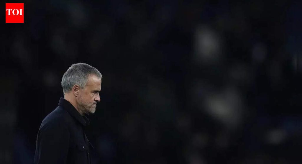 PSG प्रशिक्षक लुईस एनरिकने फाऊलसाठी रग्बीच्या पाप-बिनचा वापर करून सॉकरसाठी खुला