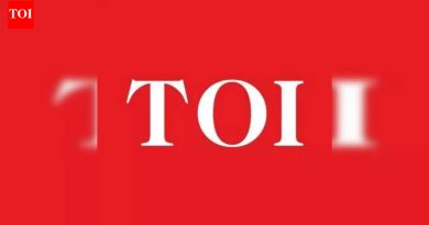 खुनाचा आरोपी घरी तपासादरम्यान पोलिसाला धक्काबुक्की करून पळून गेला