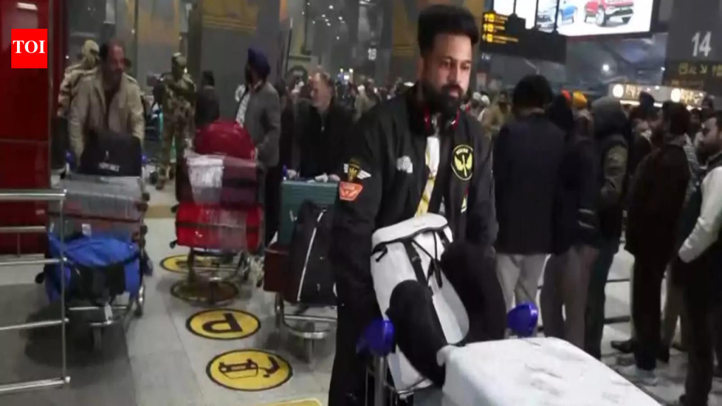 ‘खराब परिस्थिती’: प्राणघातक निदर्शने दरम्यान अनेक भारतीय इराणमधून परतले; दिल्लीतील कुटुंबांशी पुन्हा एकत्र येणे