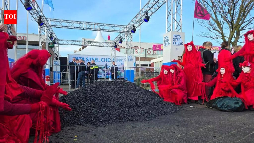 ‘मृत ग्रहावर बुद्धिबळ नाही’: प्रचंड विरोधामुळे नेदरलँड्समधील विजेक आन झी स्पर्धेत व्यत्यय आणला – पहा