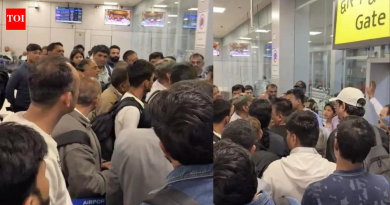 Akasa chaos: पुणे-अहमदाबाद विमान पायलटशिवाय अडकले, पार्किंग बे; फ्लायर्सची 11 तासांची प्रतीक्षा रद्द झाल्यावर संपते