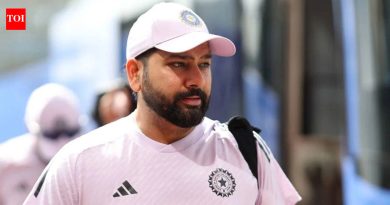 सुरक्षेची भीती! टीम हॉटेलमध्ये रोहित शर्माला महिलेने पकडले, ‘कृपया मला मदत करा’ असे ओरडले – पहा