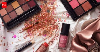 कपड्यांवरील मेकअपचे डाग कसे काढायचे: काम करणाऱ्या सोप्या युक्त्या |