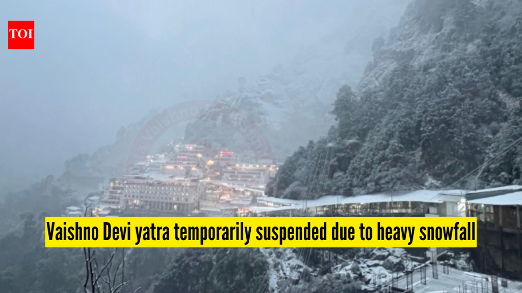 मुसळधार हिमवृष्टीमुळे वैष्णोदेवी यात्रा तात्पुरती स्थगित; हेलिकॉप्टर सेवेलाही फटका |