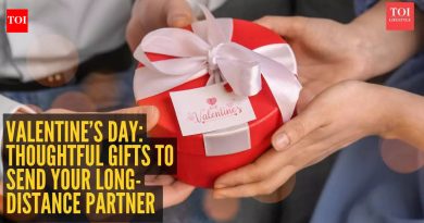 तुमच्या लांब-अंतराच्या जोडीदाराला पाठवण्यासाठी 5 विचारपूर्वक भेटवस्तू जे तुम्हाला किती काळजी घेता हे दाखवतात