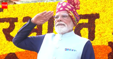 प्रजासत्ताक दिन 2026: PM मोदींनी लाल-पिवळा बांधेज सफा, राजस्थानच्या परंपरेला होकार दिला | भारत बातम्या