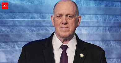 टॉम होमन कोण आहे? डोनाल्ड ट्रम्पचा पॉइंट मॅन मिनियापोलिसला पाठवला कारण ICE छाप्यांवर निदर्शने सुरू झाली