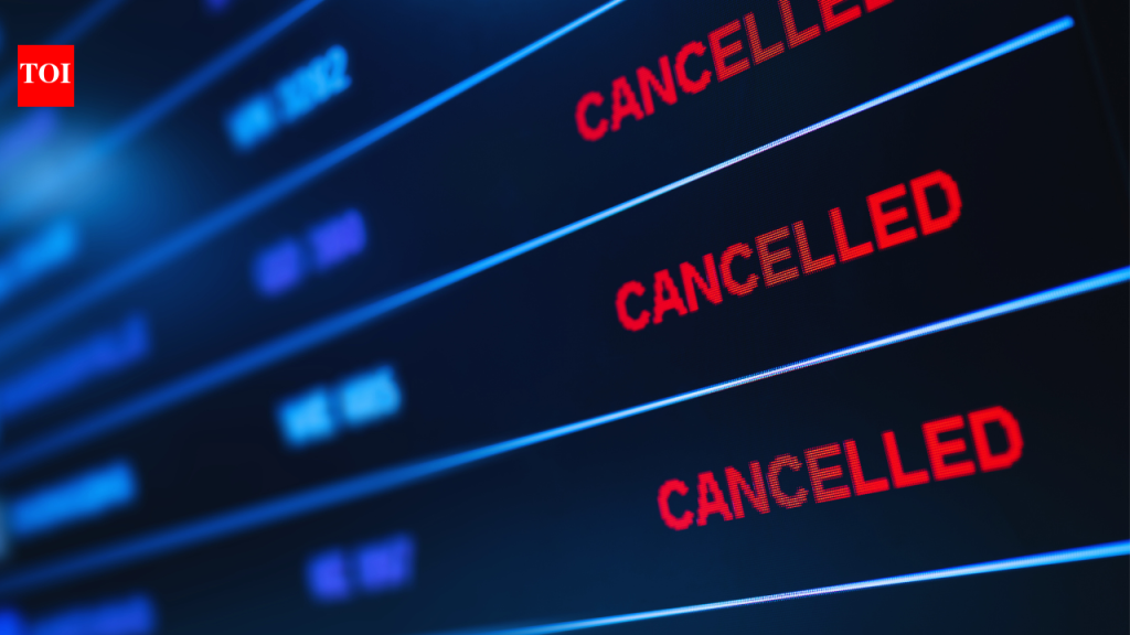 काश्मीरमध्ये बर्फवृष्टीमुळे विमान प्रवास विस्कळीत; श्रीनगरमधून येणारी आणि जाणारी सर्व उड्डाणे रद्द |