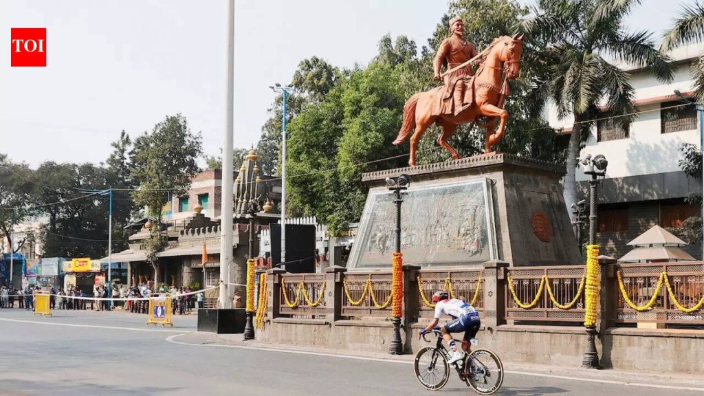 डोळे मिचकावतात आणि तुमची आठवण येते: सायकलिंग हा भाष्य करण्यासाठी ‘सर्वात कठीण खेळांपैकी एक’ का आहे | अधिक क्रीडा बातम्या