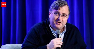 टेक उद्योगातील सर्वात मोठा लोकशाही देणगीदार LinkedIn संस्थापक रीड हॉफमन यांनी कंपन्यांना चेतावणी दिली; तुम्ही राजकारणात जी थिअरी फॉलो करत आहात ती धोकादायक आहे